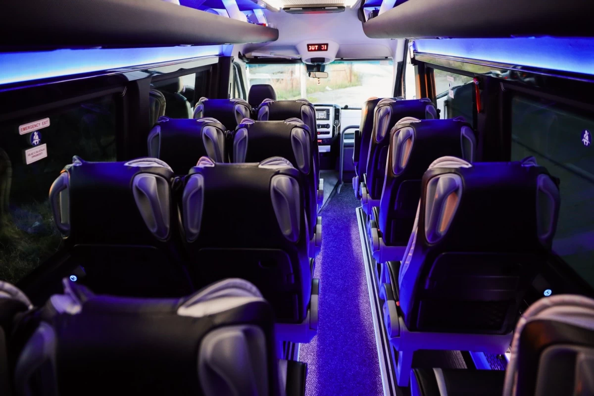 Octopus Transfers Croatia Mini Bus für Gruppenreisen - Adriatic Luxury Villas