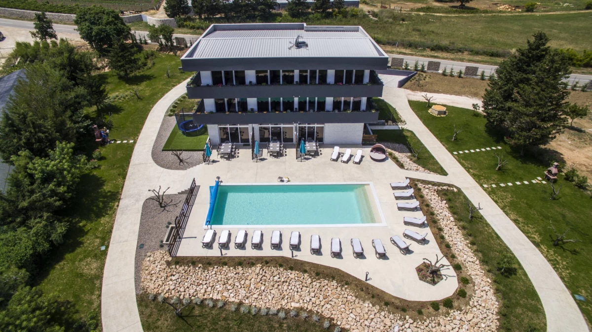 Villa Mendula bei Zadar in Dalmatien - Aus Deutschland aus tolle Ferienhäuser, Ferienhaus, Ferienwohnungen, Ferienwohnung mit Schlafzimmer buchen. Die Angebote werden in € pro Nacht angezeigt. Diese Ferienhäuser ähneln den  Ferienhäuser in Italien, Spanien.