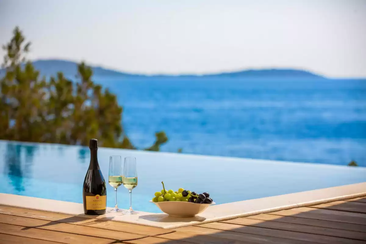 Check the best luxury Villas with heated Infinity Pool for your holidays and booking in Croatia - Dubrovnik, Isalnd, trogir.