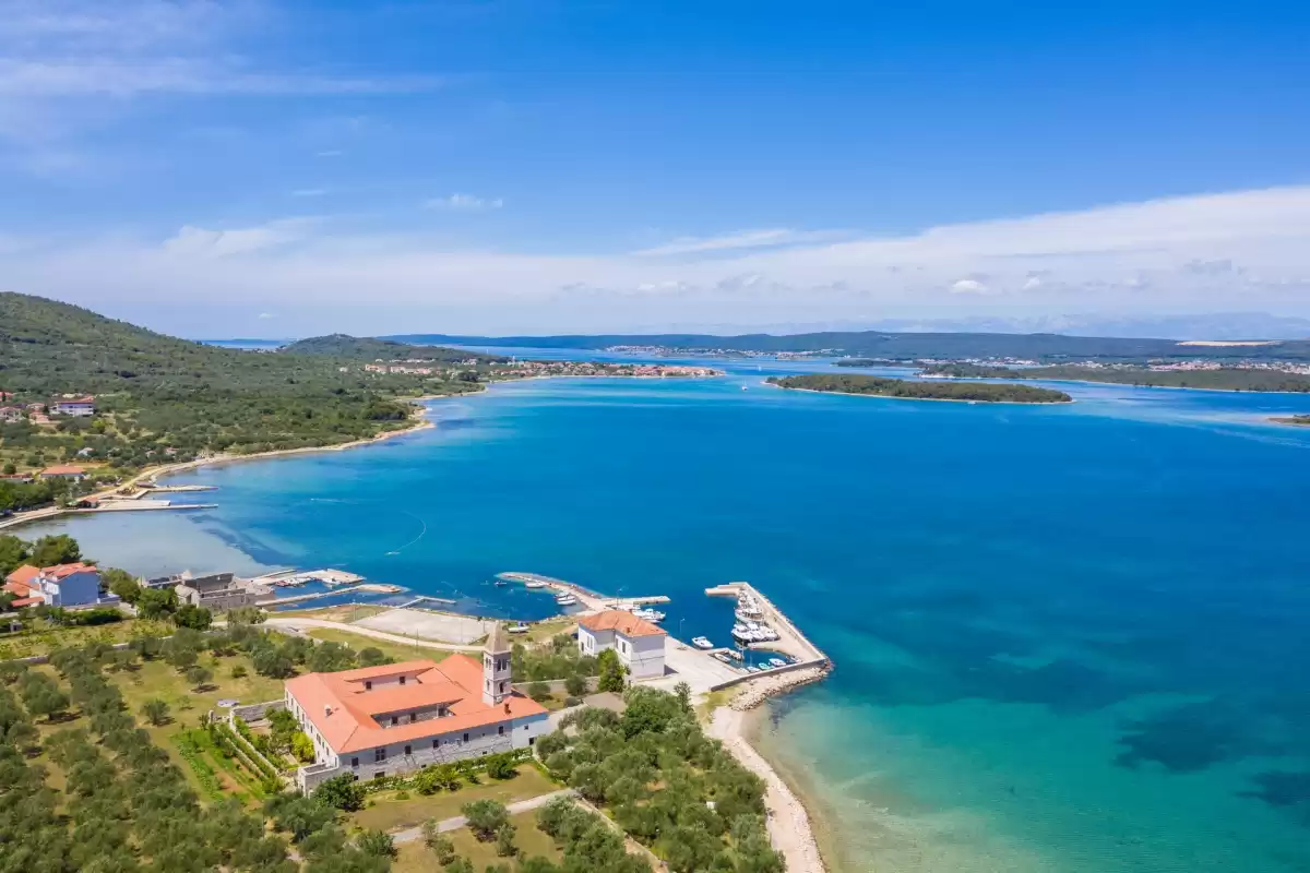 Croatia is the best place to travel for a luxury holiday. Check out the coast with the best beach, sea, , property. Enjoy your luxury holiday in Croatia at a location with pool.