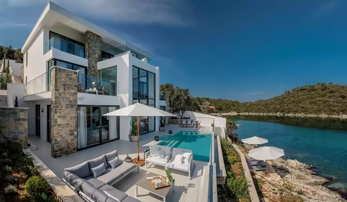 Vile s bazenom za vaš odmor, kuće uz more s predivnim pogledom. Luksuzna Villa i smještaj u Istri - Hrvatska. 