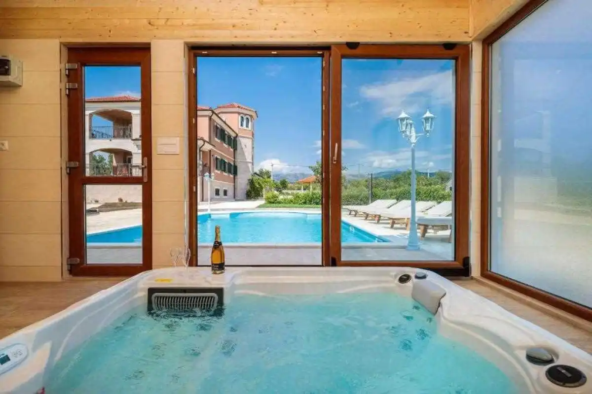 Villa Padel Retreat Drnis - Sibenik, Dalmatia