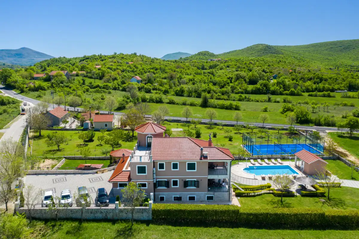 Villa Padel Retreat Drnis - Sibenik, Dalmatia