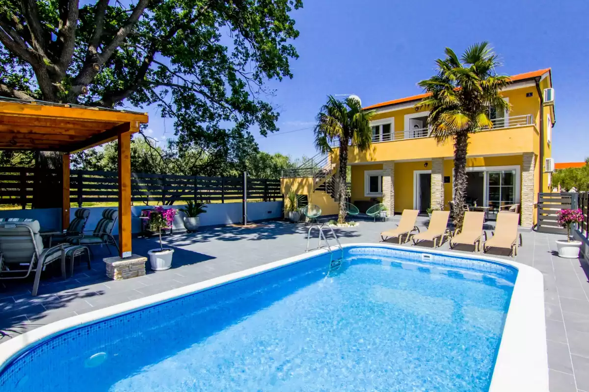 Ispunite si svoj odmor iz snova u villa, kuće, smještaj uz more. Velika ponuda sobe u Istra, dalmacija, istri, Hrvatska. Pristupačna cijena €.