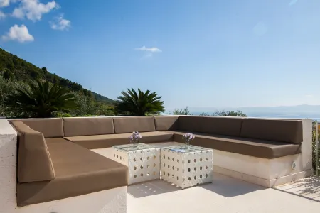 Vila Bolka - Brač, Hrvatski otoci
