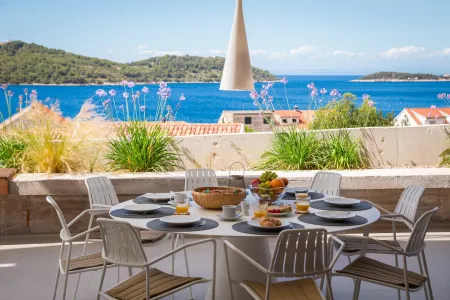 Vila Nisa - Vis, Hrvatski otoci