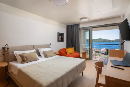 Vila Nisa - Vis, Hrvatski otoci