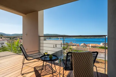 Vila Nisa - Vis, Hrvatski otoci