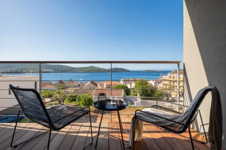 Vila Nisa - Vis, Hrvatski otoci