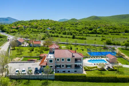 Villa Padel Retreat Drnis - Sibenik, Dalmatia