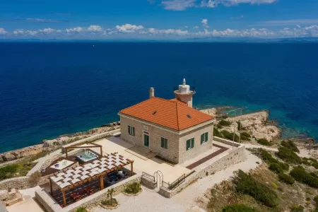 Vila Vis Lighthouse - Vis, Hrvatski otoci
