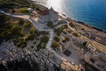 Vila Vis Lighthouse - Vis, Hrvatski otoci