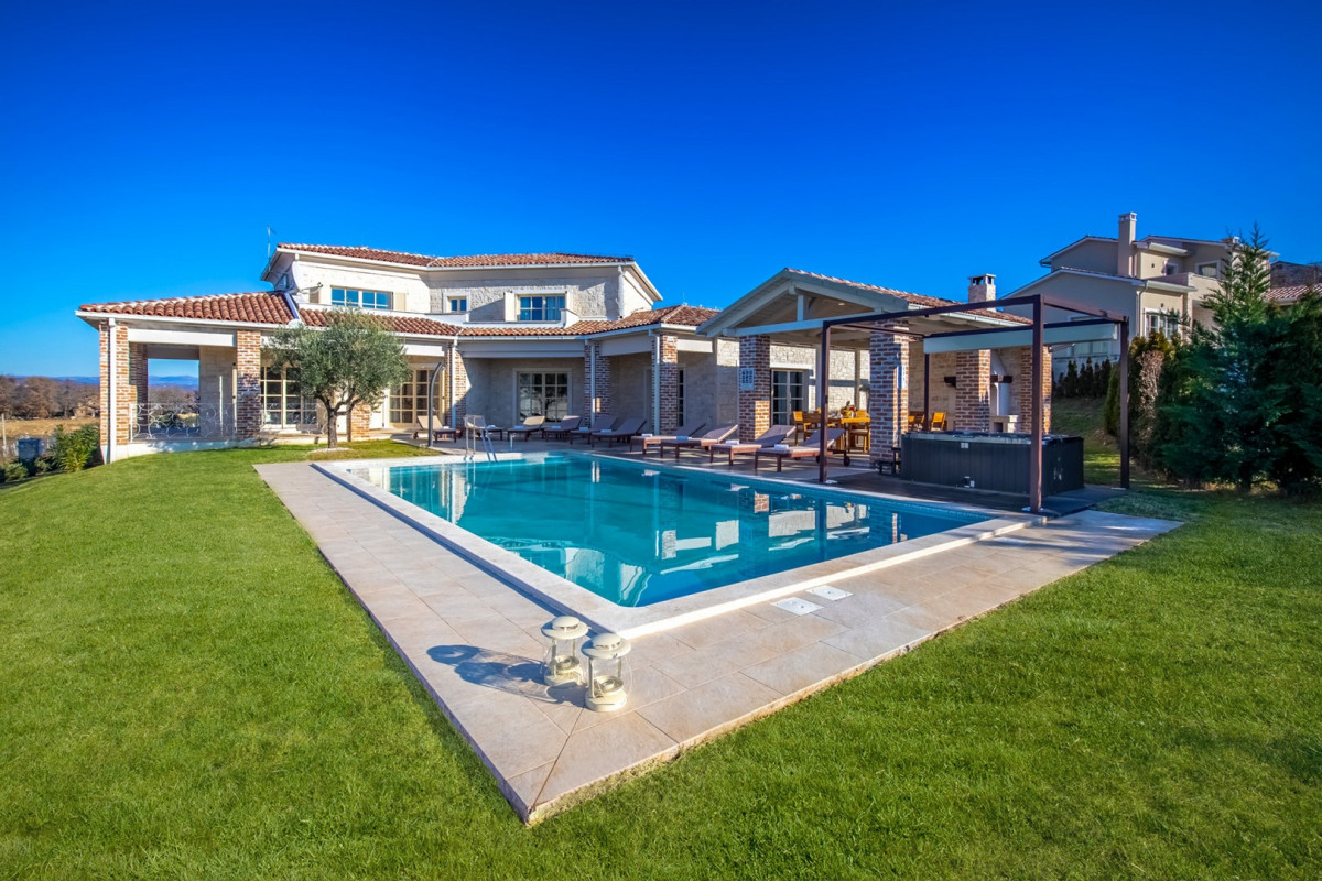 We are here to help you in your search for property for reviews of house acommodation in Dubrovnik , Brac, Trogir.