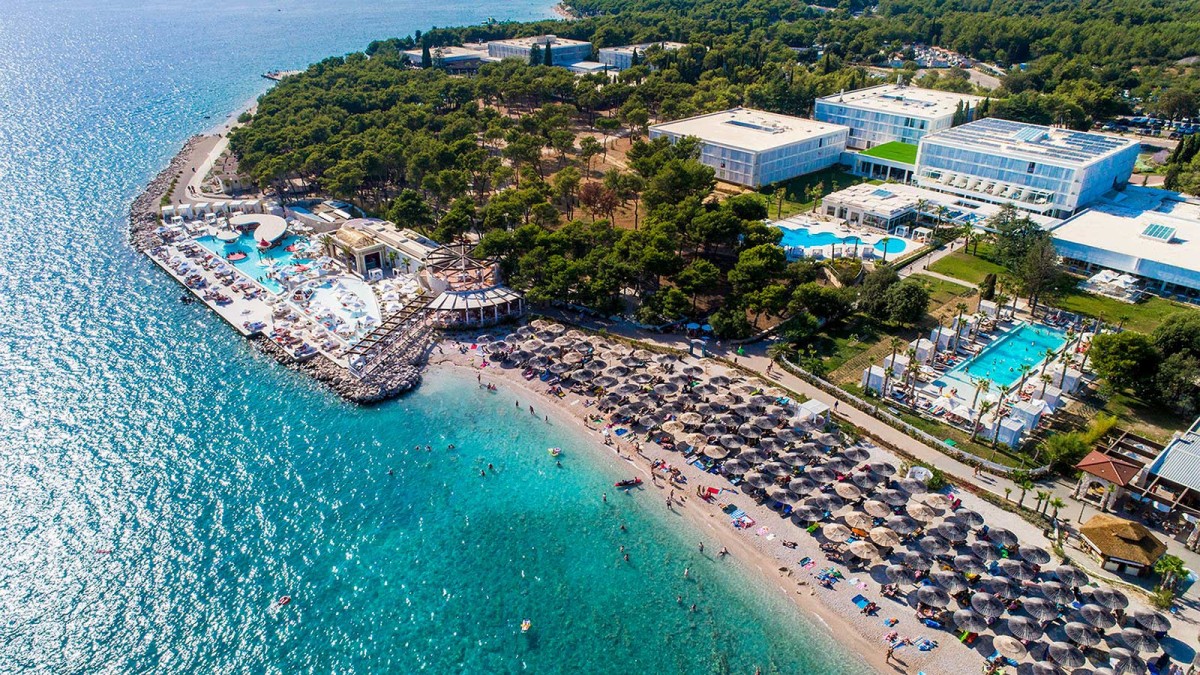 White beach is one of the best beaches in Croatia and Sibenik. Here you can find many popular things in Sibenik. This beach is mentioned on facebook, thats why many people travel here. Nearby is a park in Sibenik. Travel - best resort in croatia. Feel like home and view photos on pinterest