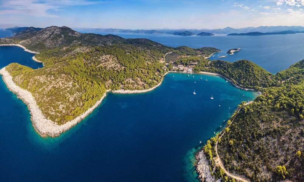 Saplunara Mljet - Stiniva Beach Vis - Na moru kod obale nalazi se i nalaze se jedno od najljepših mjesta. Uvala i Luka na Rab i Jadranu nude čisto more. Doći uživati.