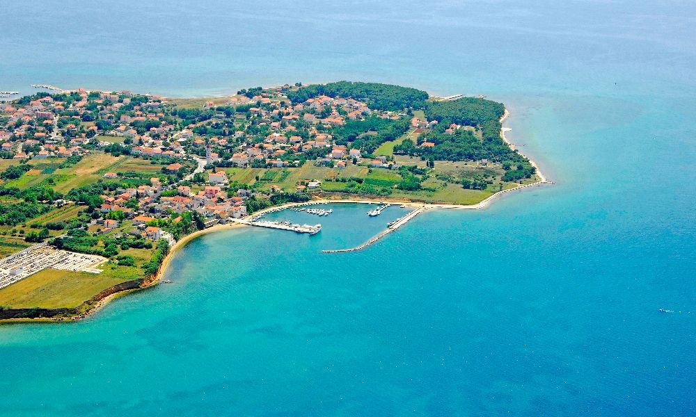 Privlaka - Hier können Sie viele Hotels finden, in denen Sie einen Tag verbringen und alte Sehenswürdigkeiten genießen können.