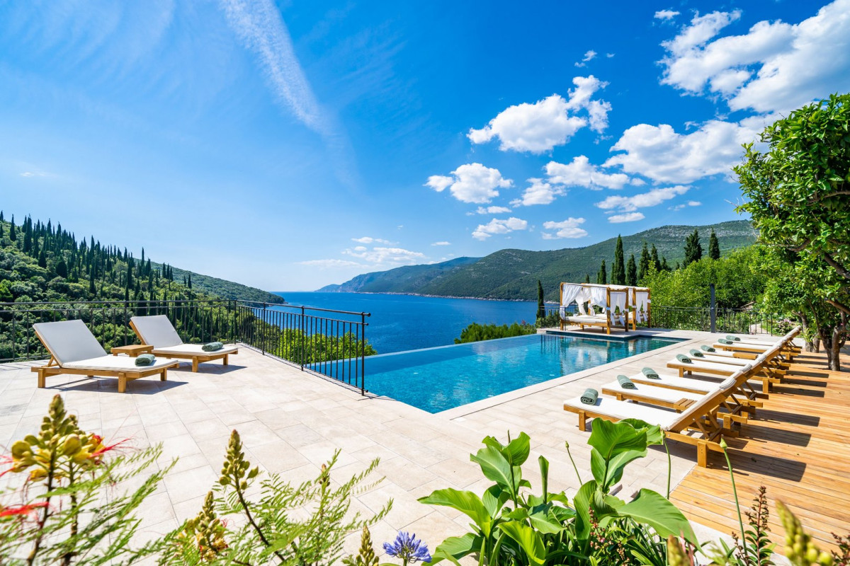 Check the best luxury Villas with heated Infinity Pool for your holidays and booking in Croatia - Dubrovnik, Island, trogir.