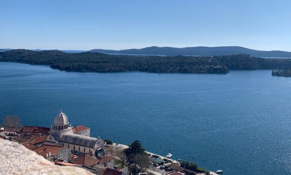 Ausblick auf die Kirche in Šibenik - Die Festung der Stadt Sibenik Unesco, Kroatien, Dalmatien.