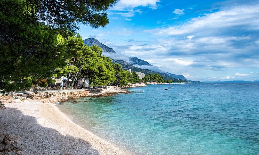 Beach in Makarska bei Split Kroatien - Aus Deutschland aus tolle Ferienhäuser, Ferienhaus, Ferienwohnungen, Ferienwohnung mit Schlafzimmer buchen. Die Angebote werden in € pro Nacht angezeigt. Diese Ferienhäuser ähneln den  Ferienhäuser in Italien, Spanien.