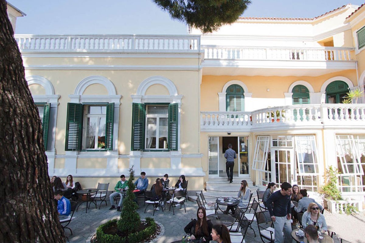 Moderato cantabile in Sibenik, Croatia, ist ein super Ort für echte Gourmet. Hier können sie Cookies in Sibenik in dalmatien probieren.