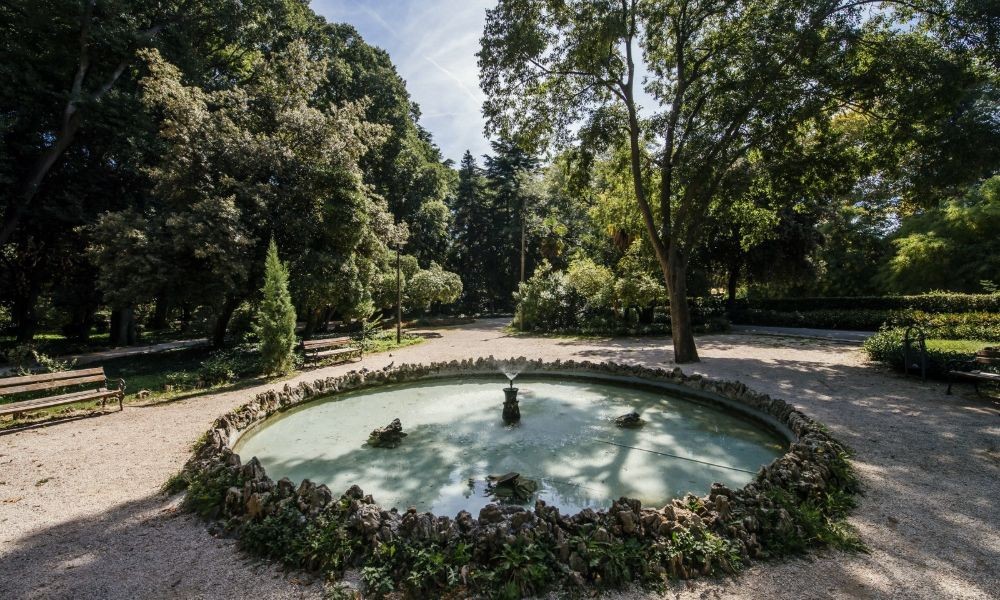 Park Queen Jelena Madije - hier gibt es einen Brunnen, wie auf Borik.