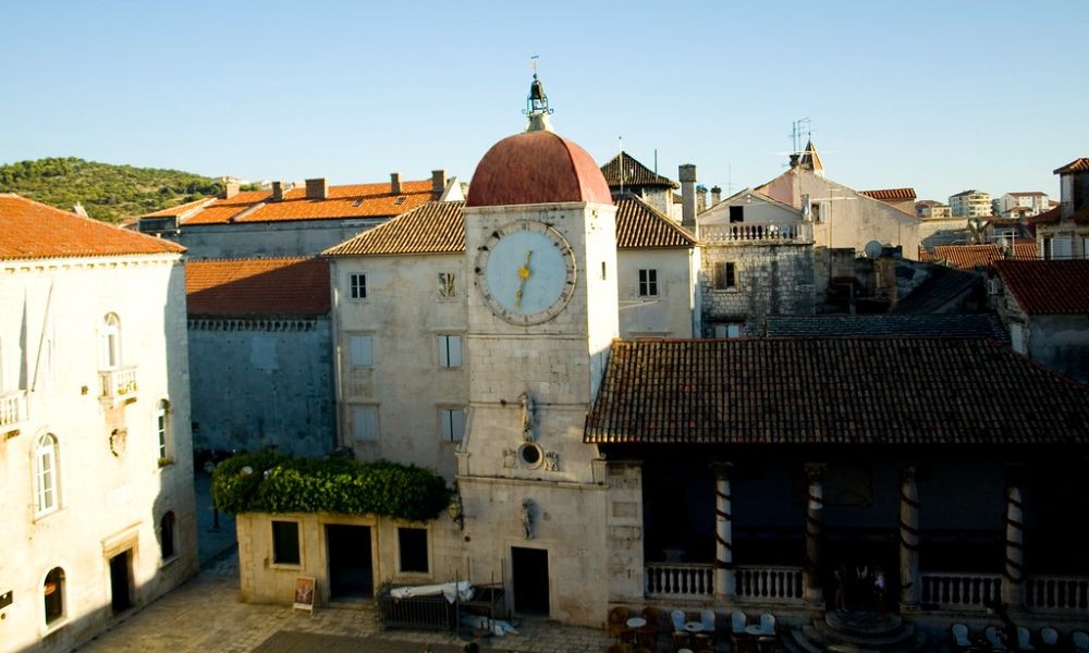 Stadtloggia auf dem Platz Johannes Paul II. in Trogir - Adriatic Luxury Villas