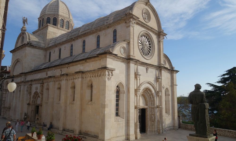 Kathedrale des Hl. Jakob in Šibenik eine der besten Sehenswürdigkeiten - Der schönste Ort Kroatiens mit guten Stränden.