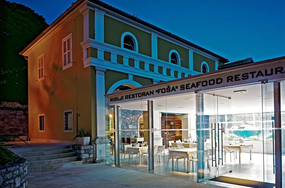 Foša je je na listi najbolji restorani Zadar, Hrvatska. Nudi gastro doživljaj. Ovdje možete provesti super vikend kad dođete iz Zagreb.