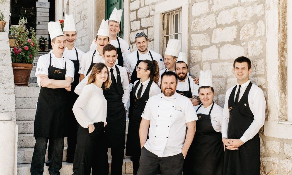 Pelegrini Šibenik ist einer der besten Restaurants für gute Gourmet und Wein Fans. In Sibenik finden sie hier auch gute Hotel.