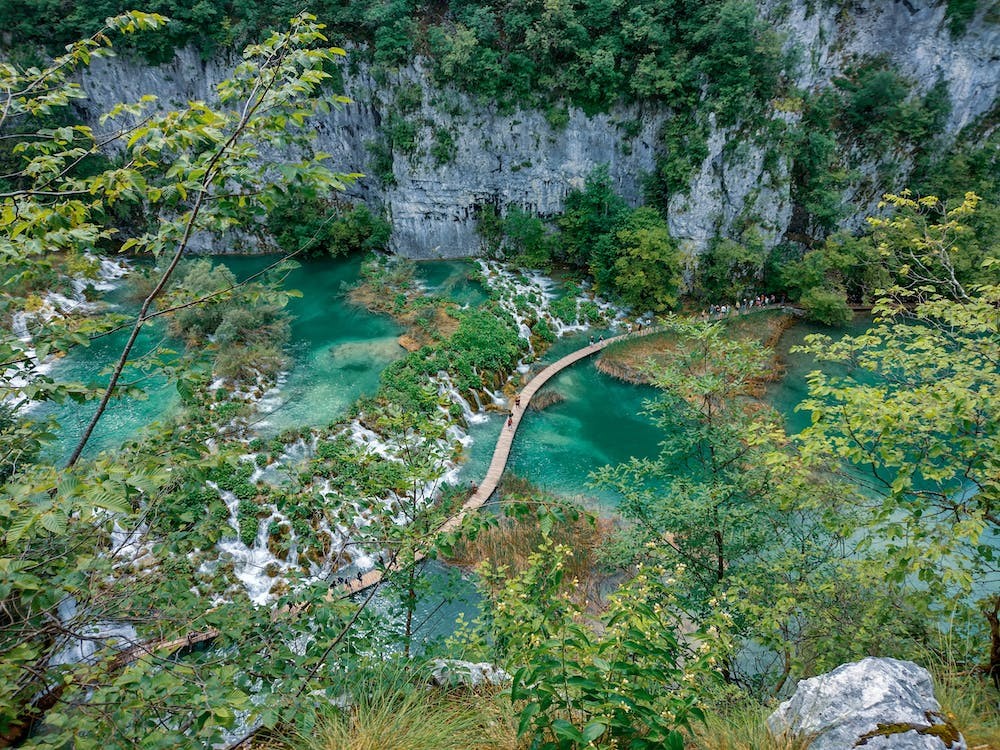 Take a tour and spend the best time with a group of friends observing the waterfalls