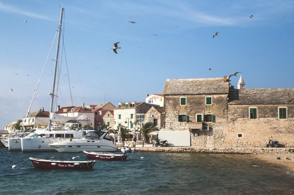 Altstadt von Primosten in Dalmatien Kroatien - Adriatic Luxury Villas