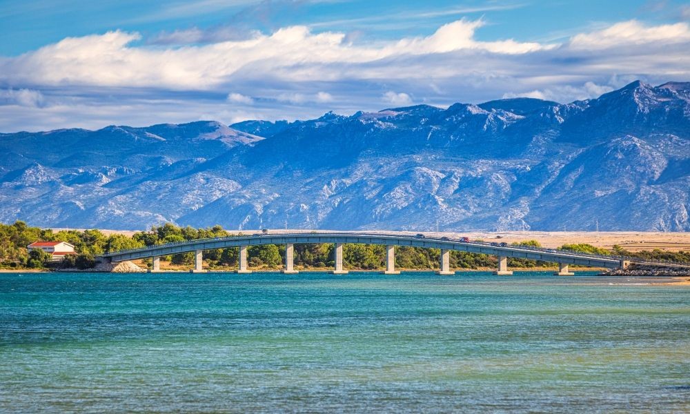 Vir Bridge - Zadar također broji mnogo znamenitosti, no njih ima i na otoku viru.