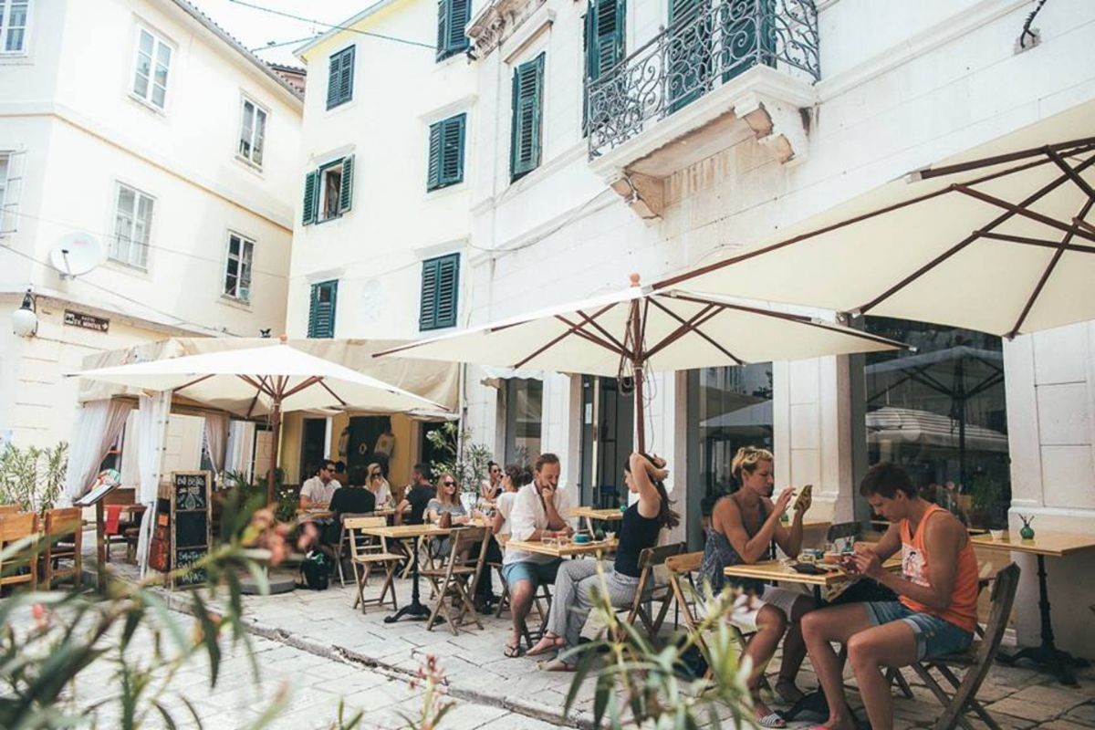 SHE bio bistro & bar - se pronalazi na listi najbolji restorani u Šibenik, hrvatska.