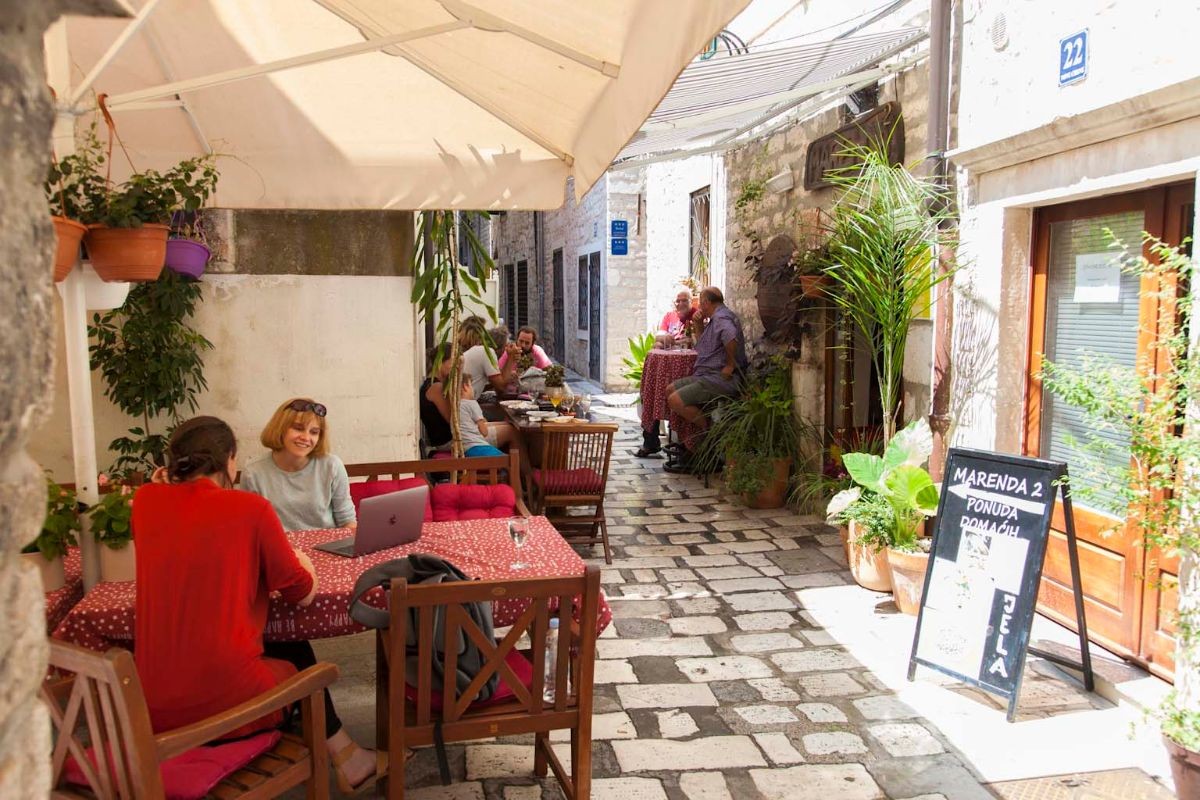 Marenda 2 is one of the most famous restaurants in the city of Sibenik. Here in Sibenik you can eat mediterranean food. European mediterranean Restaurants in Šibenik.