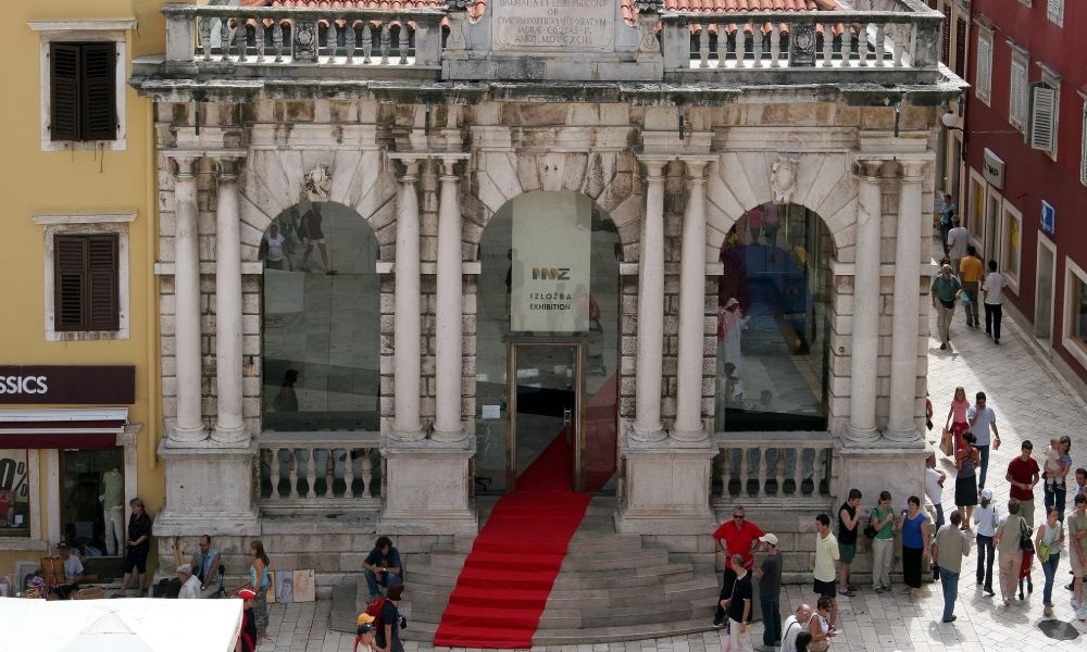 Nicht nur ein gutes Museum gibt es in Zadar, sondern auch Insel, Strände, Strand. Auf Borik gibt es gute Strände.