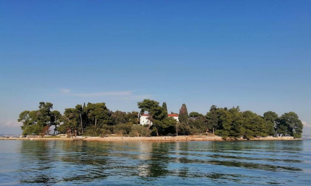 Kloster auf einer Insel vor der Insel Ugljan bei Zadar in Kroatien - Adriatic Luxury Villas