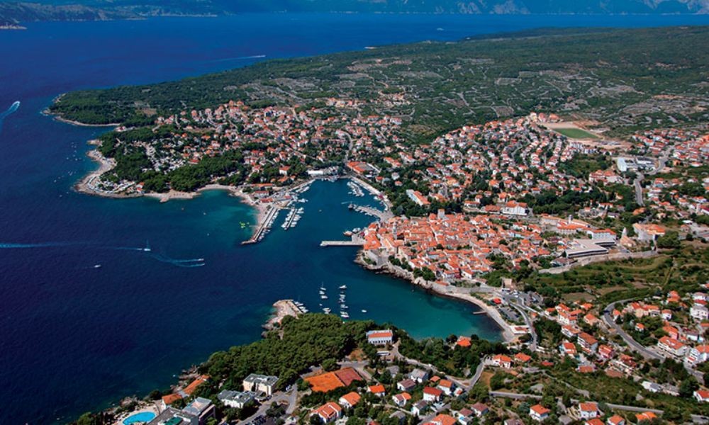 pogled na grad Krk Hrvatska - Adriatic Luxury Villas
