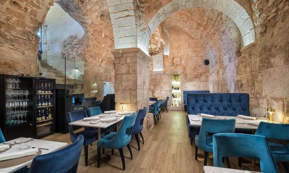 Štorija ist eines der besten Restaurants in der Stadt Split in Kroatien. Hier gibt es gutes essen in Kroatien. Split Split - Altstadt Split, Croatia bietet grill und pizza an. Beste restaurants Split und auch pizzeria.